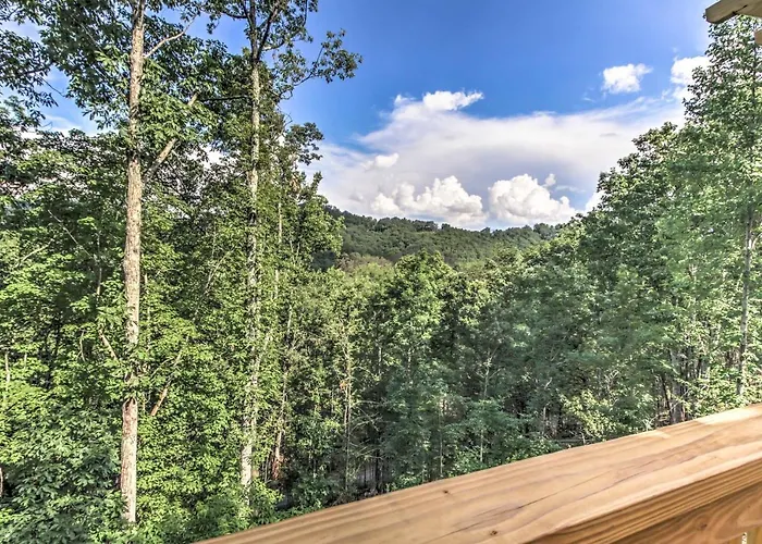 Private Sevierville Cabin With Mountain Views And Loft