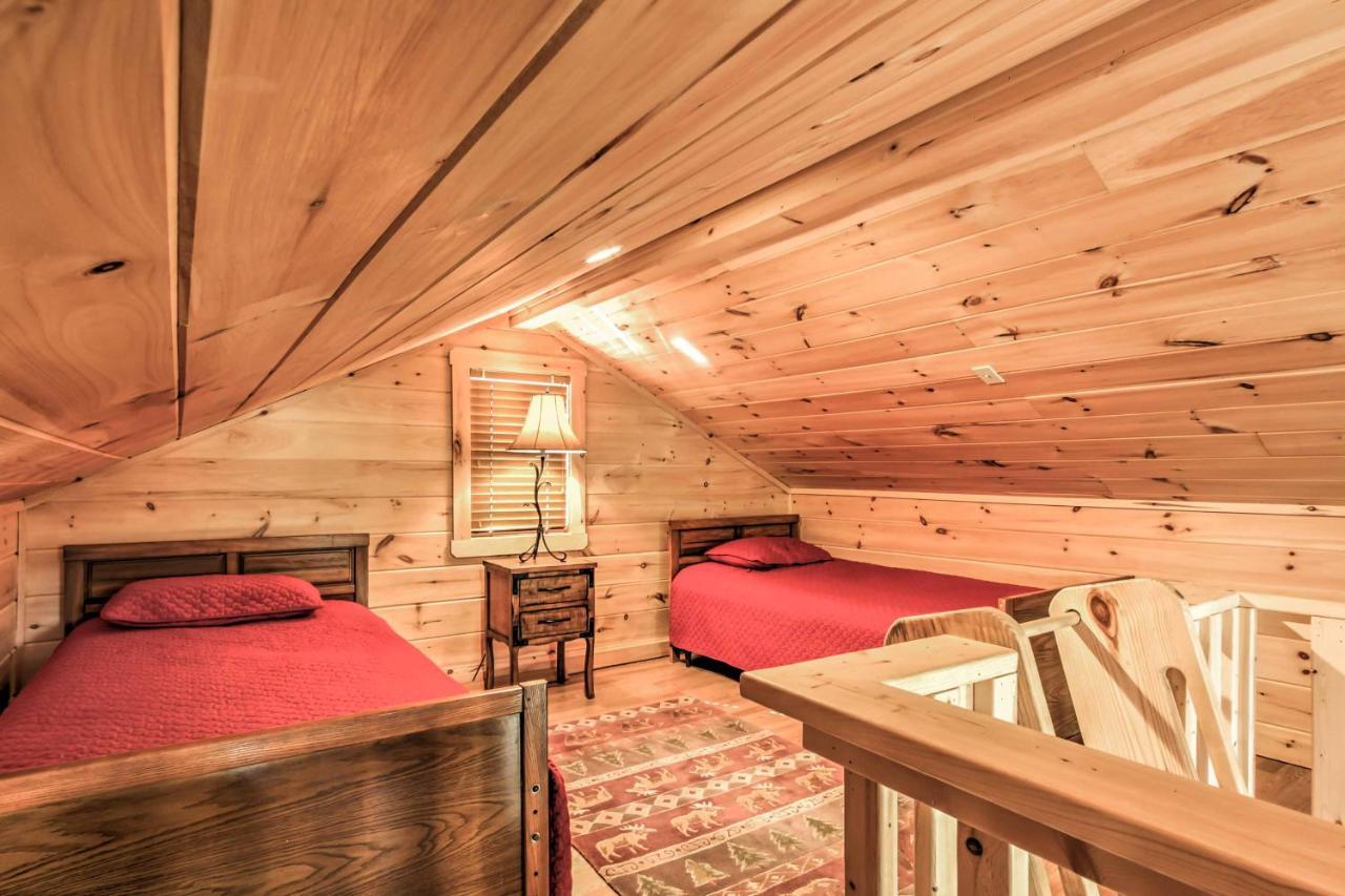 Private With Mountain Views And Loft Hébergement de vacances Sevierville