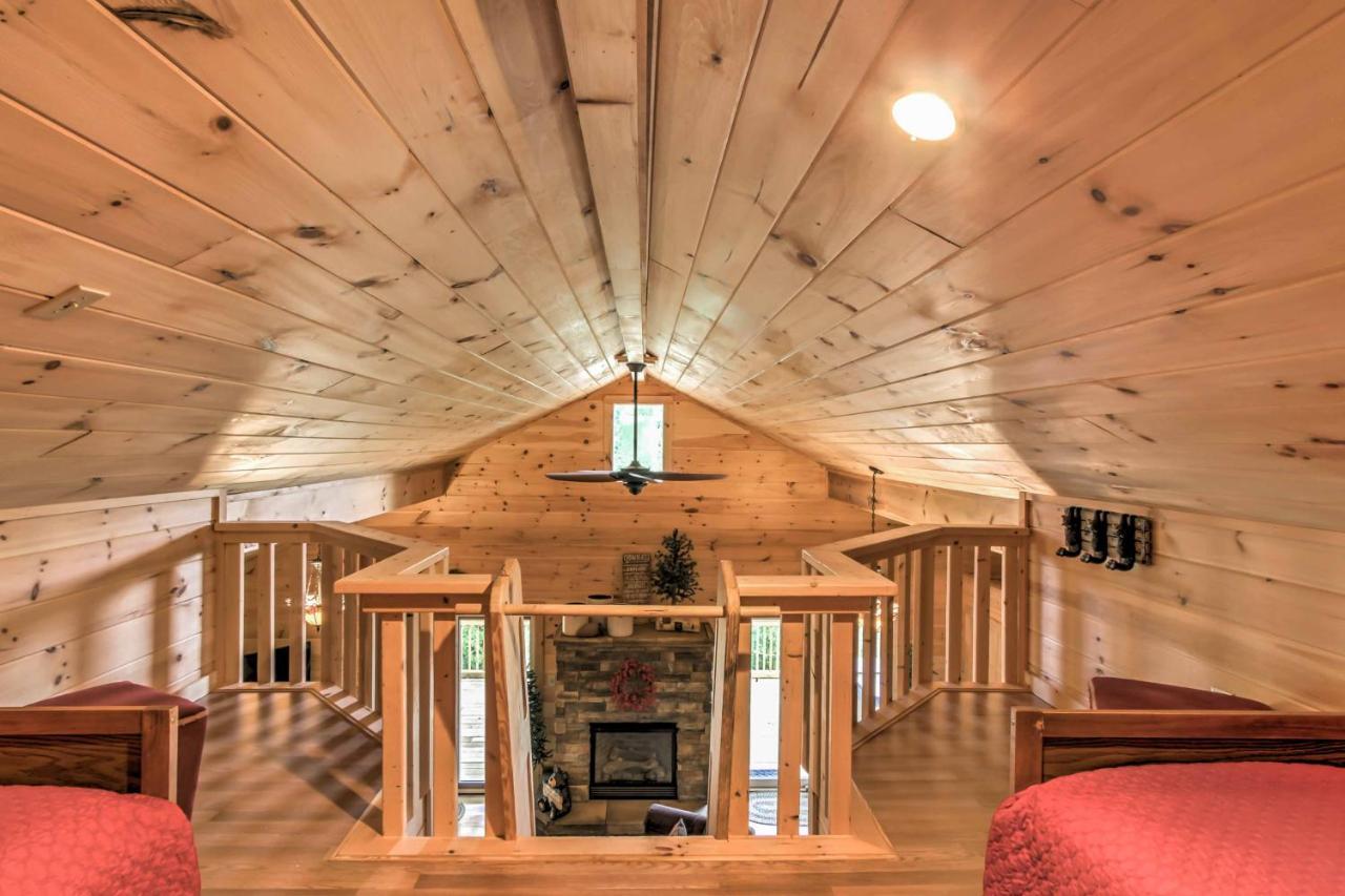 Hébergement de vacances Private With Mountain Views And Loft